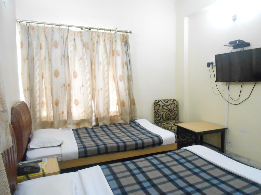 Hotel Akash Deep Kolkata Bagian luar foto