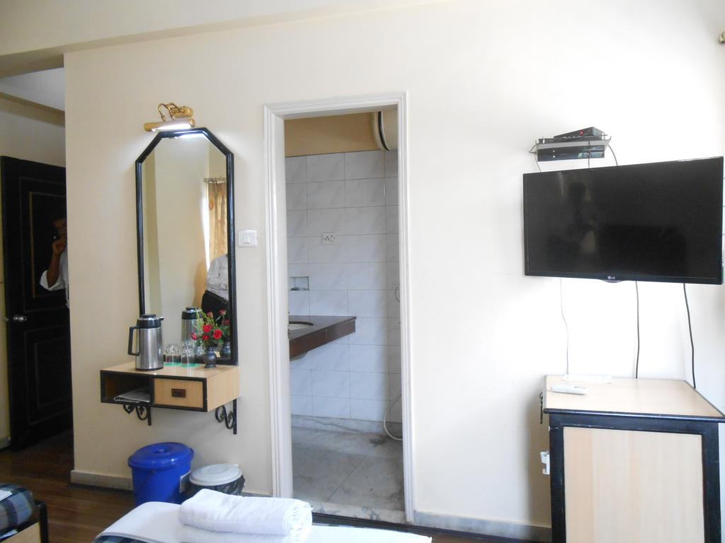 Hotel Akash Deep Kolkata Bagian luar foto