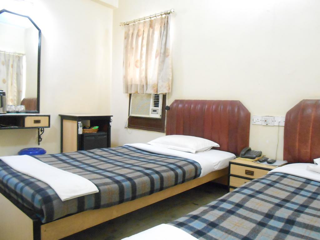 Hotel Akash Deep Kolkata Bagian luar foto