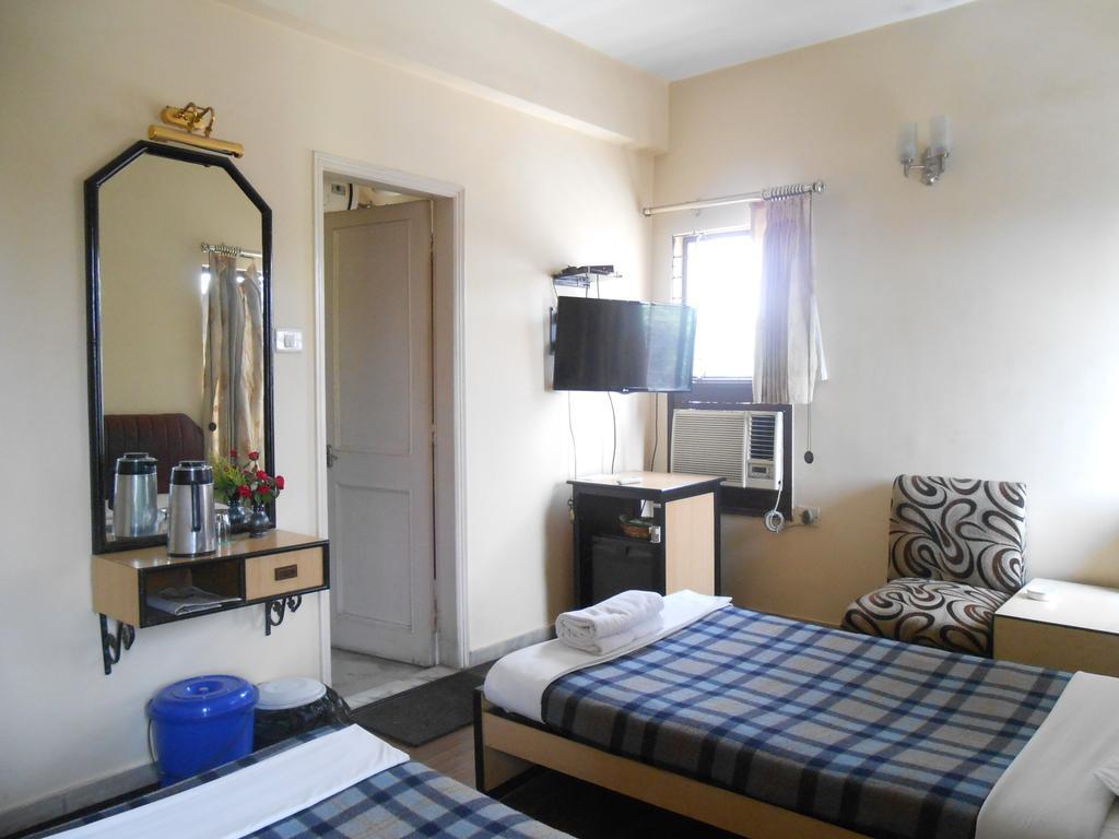 Hotel Akash Deep Kolkata Bagian luar foto