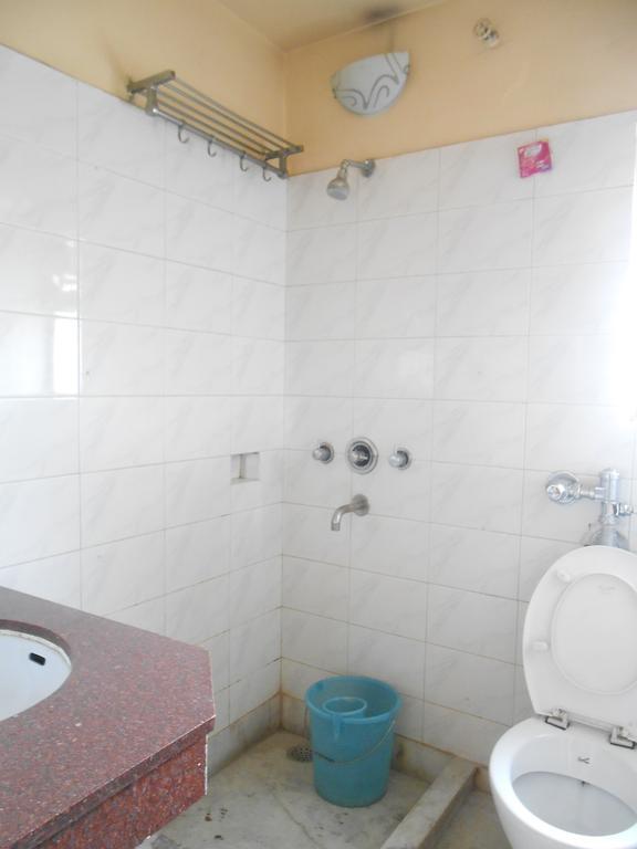 Hotel Akash Deep Kolkata Bagian luar foto