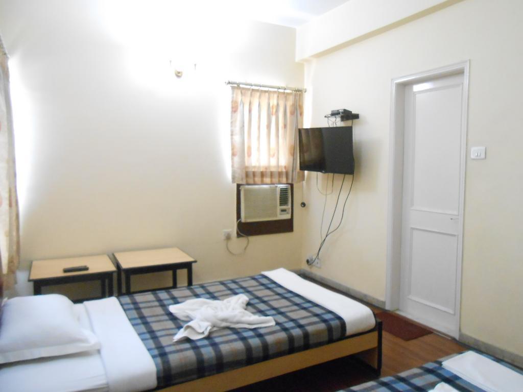 Hotel Akash Deep Kolkata Bagian luar foto