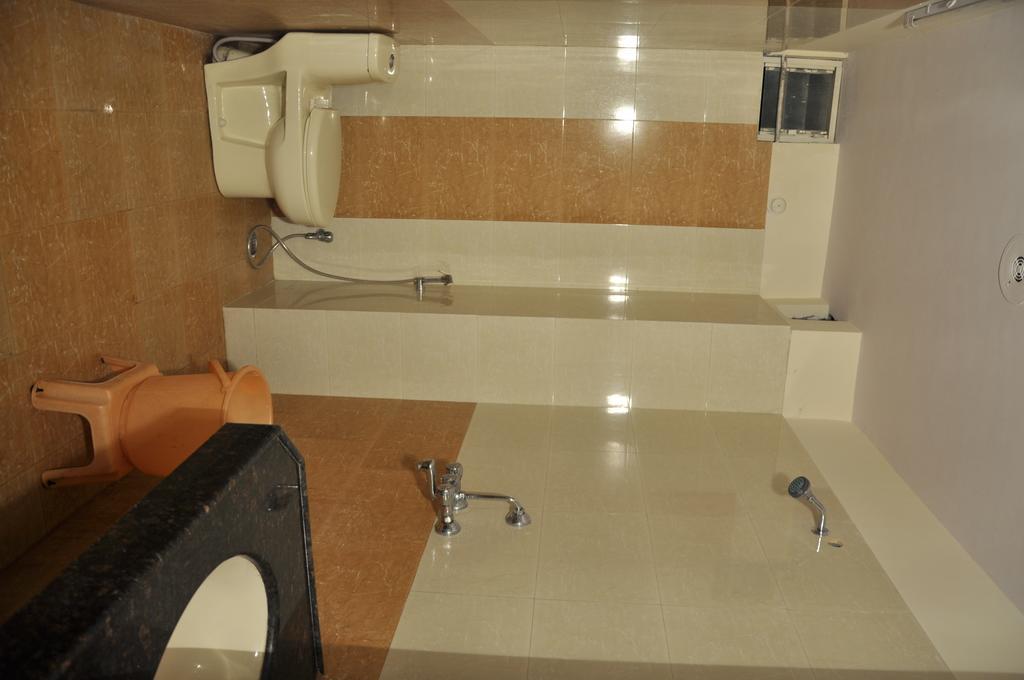 Hotel Akash Deep Kolkata Bagian luar foto