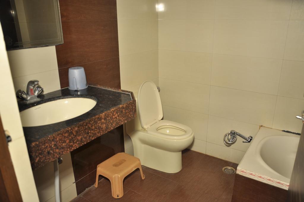 Hotel Akash Deep Kolkata Bagian luar foto