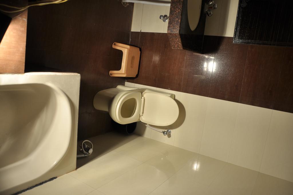 Hotel Akash Deep Kolkata Bagian luar foto